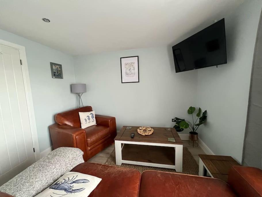 Orchard Lodge -Coastal Retreat, New Build, Village Views, Private Garden And Terrace Saint Brides Major Luaran gambar