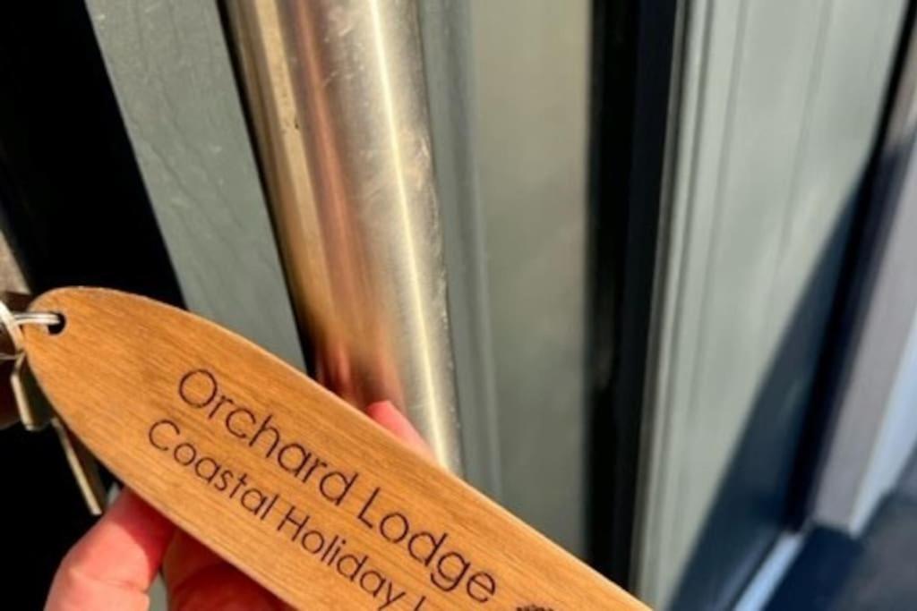 Orchard Lodge -Coastal Retreat, New Build, Village Views, Private Garden And Terrace Saint Brides Major Luaran gambar