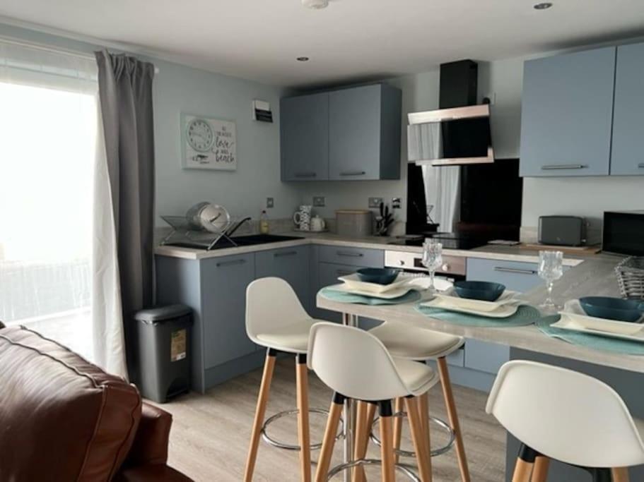 Orchard Lodge -Coastal Retreat, New Build, Village Views, Private Garden And Terrace Saint Brides Major Luaran gambar