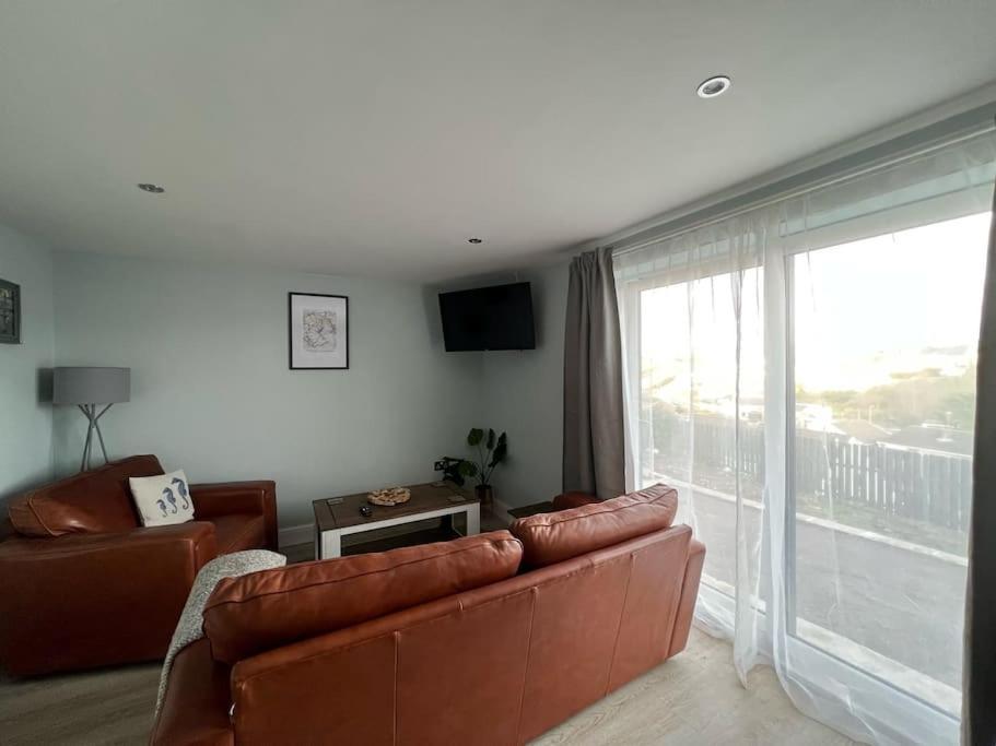 Orchard Lodge -Coastal Retreat, New Build, Village Views, Private Garden And Terrace Saint Brides Major Luaran gambar